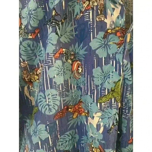 Mens Large Avengers button up shirt - Picture 2 of 2